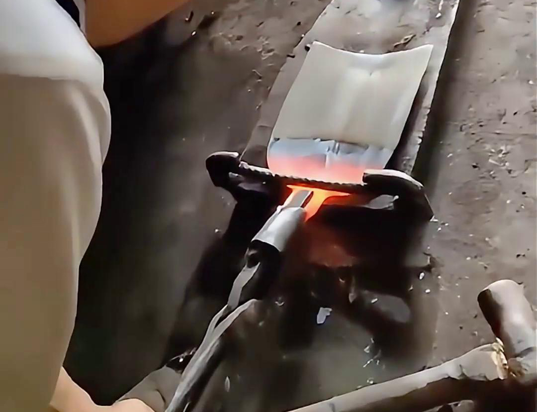 超音頻感應(yīng)加熱設(shè)備在金屬退火處理，尤其是鐵匠加熱淬火退火工藝中的應(yīng)用