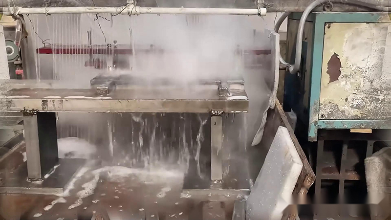 平面淬火熱處理是一種有效的金屬表面強化方法，能夠顯著提高工件表面的硬度、耐磨性和疲勞強度