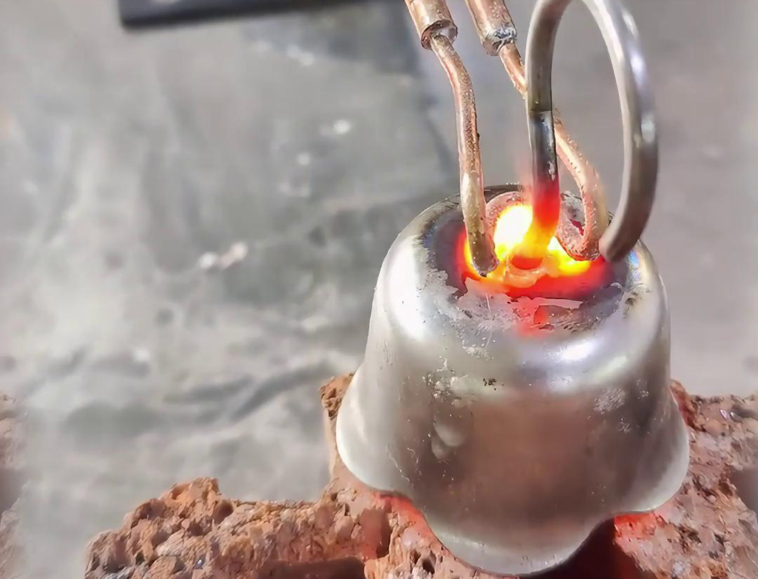 超高頻焊接機(jī)應(yīng)用于銅、鐵、鋁等各類同種或異種金屬材料的焊接