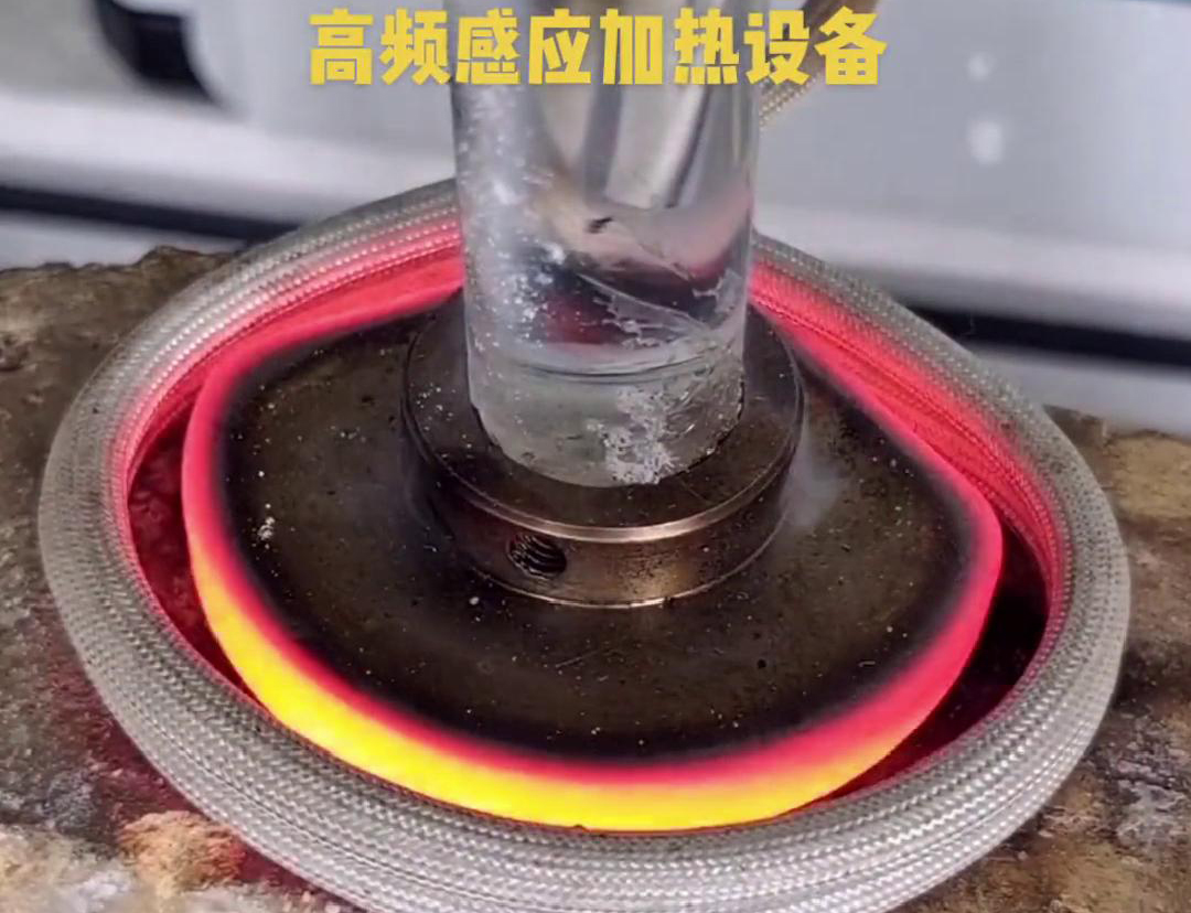 高頻焊機焊接因其高效、高質(zhì)量、環(huán)保、操作簡便和適應(yīng)性強等優(yōu)點，被廣泛應(yīng)用于各個行業(yè)