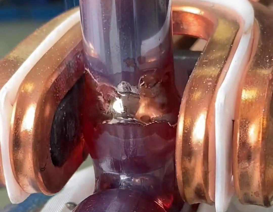 這就是手持式高頻焊機焊接銅管的效果，有了它，可以放棄大部分火焰焊接場合了