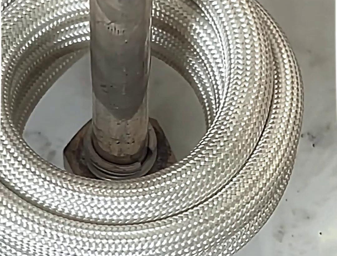 汽車鋁配件高頻釬焊具有高效快速、焊接質(zhì)量高、熱影響區(qū)小、節(jié)能環(huán)保等技術(shù)特點(diǎn)